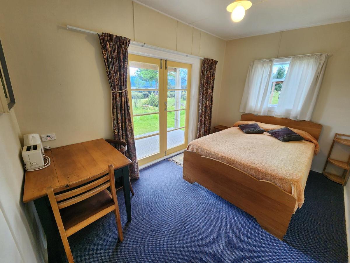 Manapouri Holiday Park Екстериор снимка
