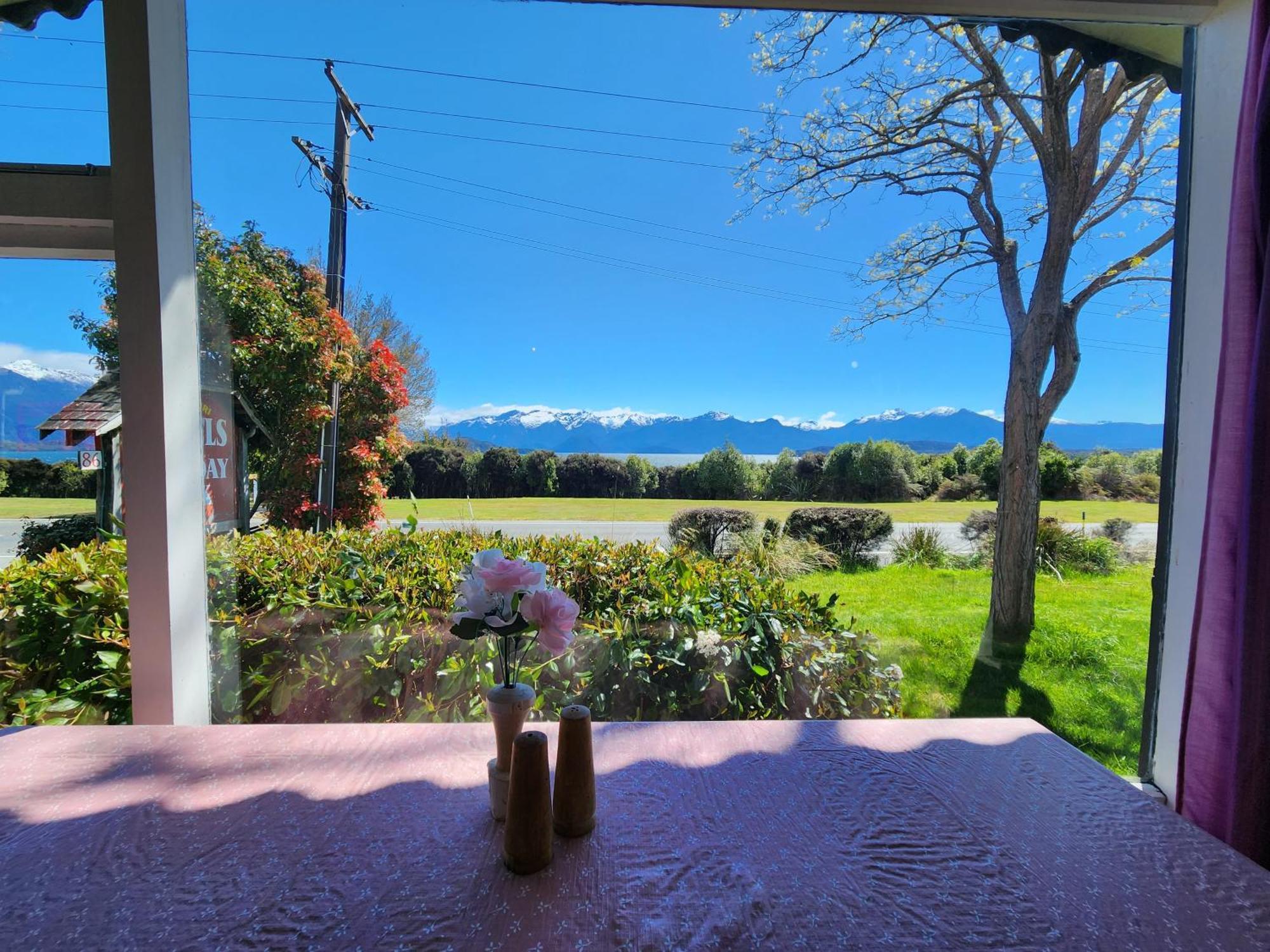 Manapouri Holiday Park Екстериор снимка