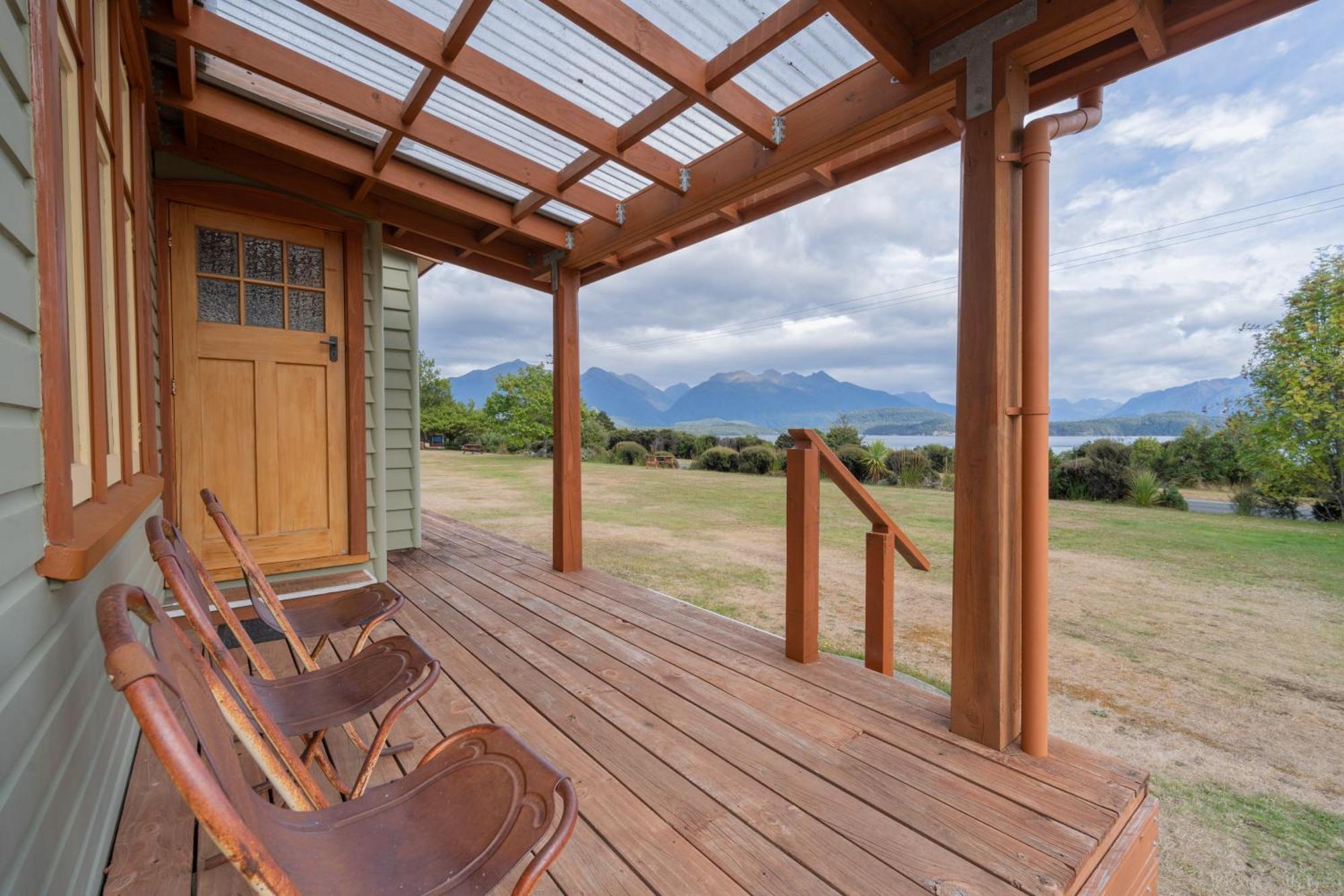 Manapouri Holiday Park Екстериор снимка
