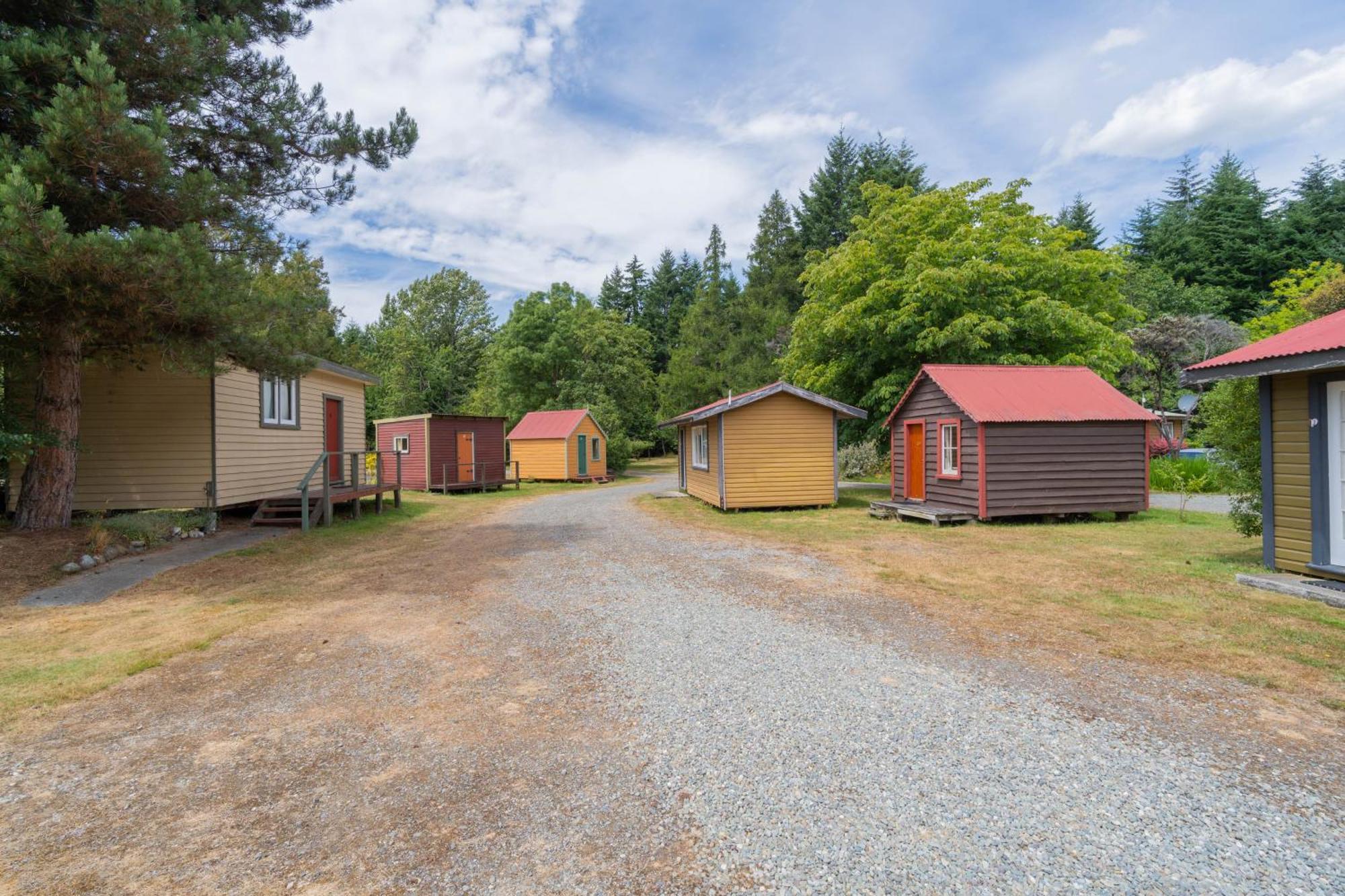 Manapouri Holiday Park Екстериор снимка